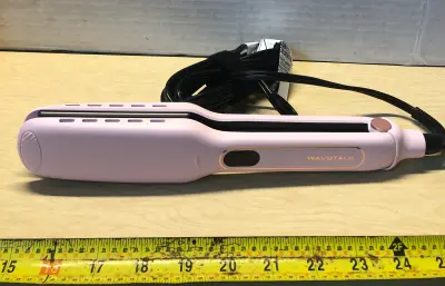 Wavy talk wide flat iron