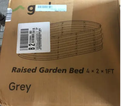 Raised garden bed