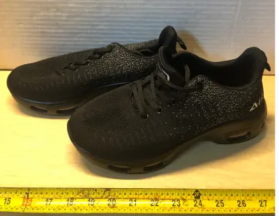 Black air shoes size 9 women’s 7.5 men’s