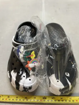 size 6 shoes and charms