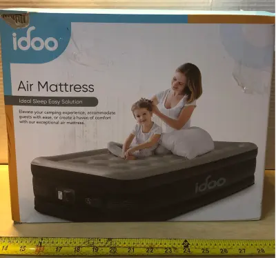 Twin size air mattress with built in pump