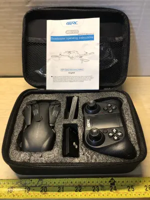 Vicky mini quadcopter comes on needs batteries for remote