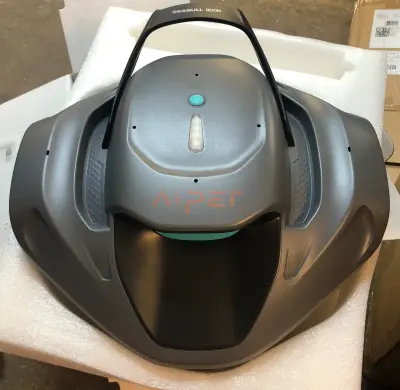 Aiper Seagull 800B robot pool cleaner comes on