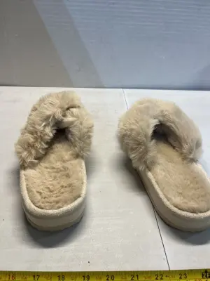 6.5 women’s slides (used)