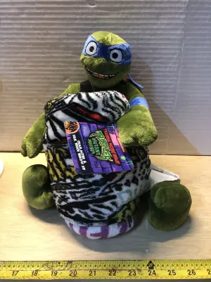 Teenage mutant ninja turtles throw set