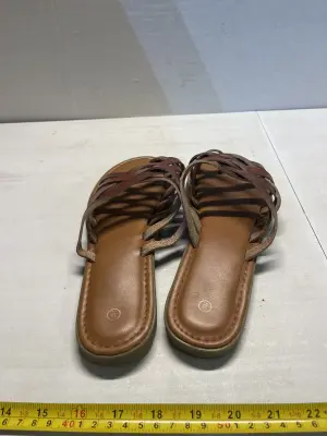 size 6 woman’s sandals