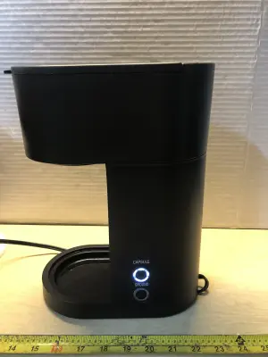 Single kcup coffee maker comes on