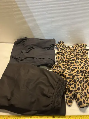 2ct large pants & medium skirt