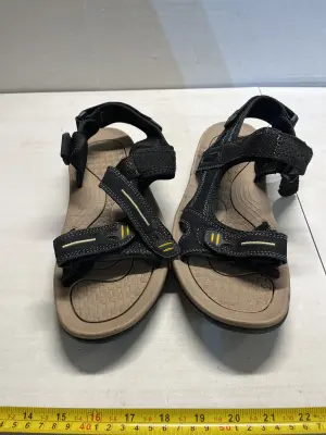size 11 men’s sandals