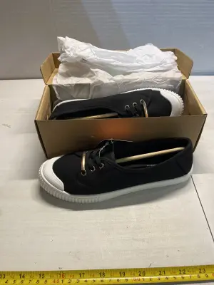 7.5 size woman’s shoes
