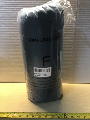 Unknown comforter set