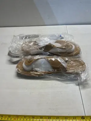 size 11 women’s flip-flops