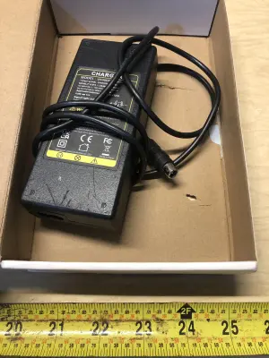 Charger 100-240V-1.2A 50/60hz