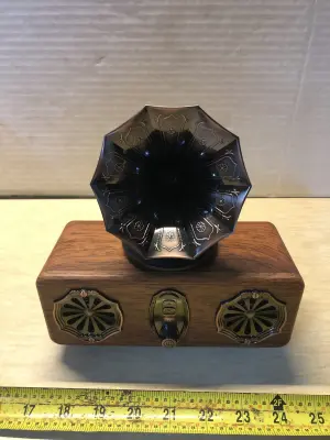 Freefish retro Bluetooth speaker comes on
