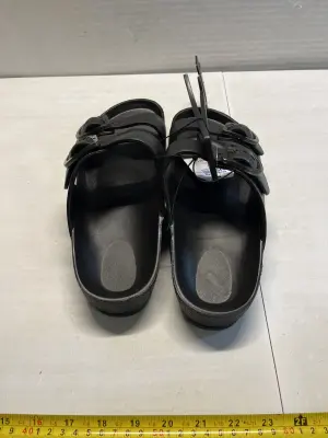 size 9 woman’s slides