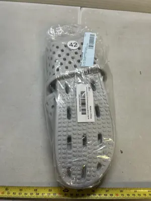 size 11 slides