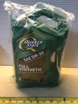 1.25 gallon Quaker state Sae 5W-30