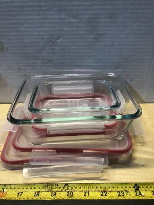 4pc Pyrex dish set with lids