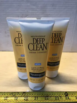 3 tubes 7oz Neutrogena deep clean cleanser