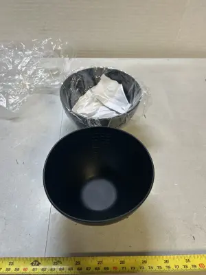 2 measuring bowls