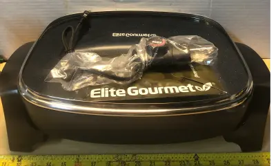 16” Elite Gourmet electric skillet comes on