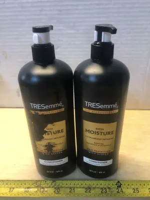 2 bottles 28oz Tresemme conditioner