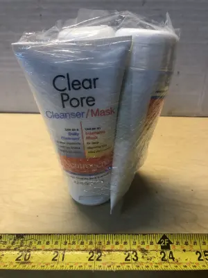 3 tubes 4.2oz Neutrogena clear pore cleanser