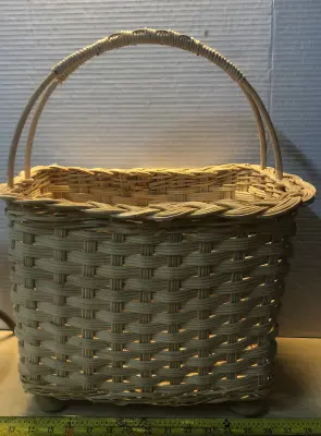 Basket with legs