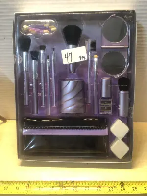 Makeup brush travel kit