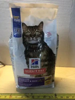 7lb Hills science diet cat food exp:8/27