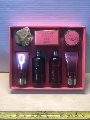 Baylis & Harding gift set