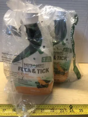 2 bottles 32oz vets best flea and tick dog and home spray