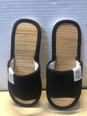 Step into the moment spa shoes size 9.5-10 (50-41)