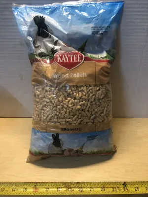 4.9L Kaytee wood pellets bag has hole