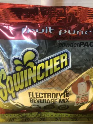 4 packs 23.83oz fruit punch Sqwincher drink mix