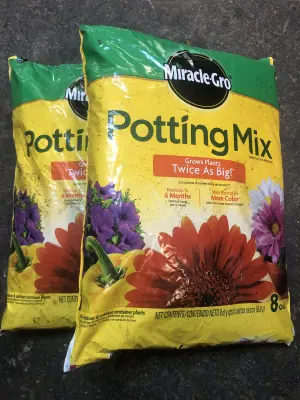 2 bags 8qt Miracle Gro potting mix