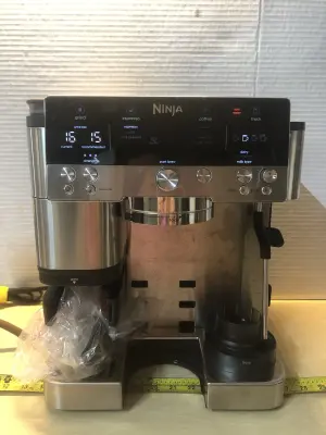 Ninja Luxe Cafe 3 machines in one used comes on