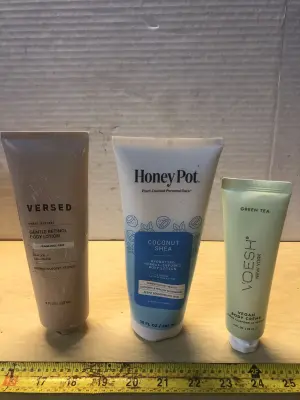 8oz versed body lotion cap broke, 10oz honey pot body lotion cap broke, 3oz Voesh body crème green tea