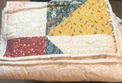 Twin size blanket with pillow sham