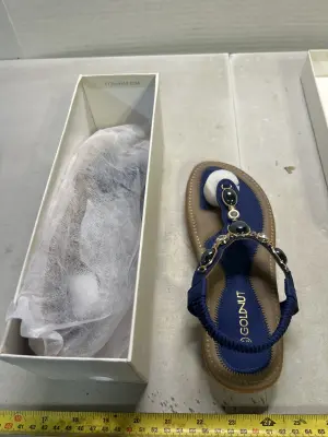 size 6 W sandals