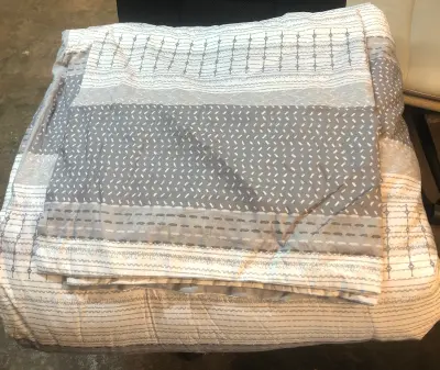 King sized blanket and two pillow shams