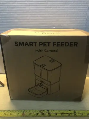 Smart pet feeder with camera