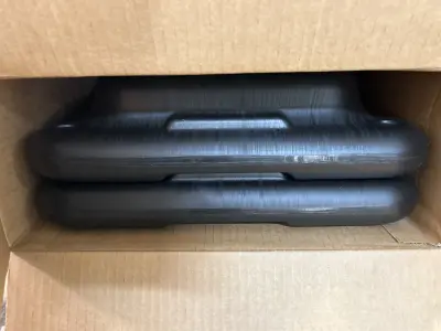 2 black risers