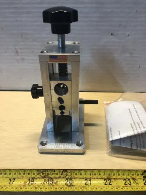 Wire stripping machine