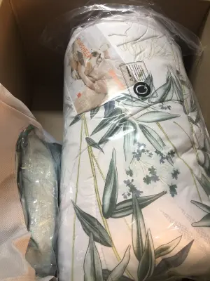 Queen comforter set