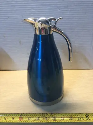 2L coffee pot had dent as is