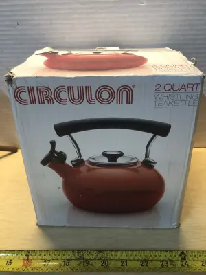 Circulon 2qt whistling tea kettle