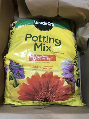 16 dry qts miracle gro potting mix