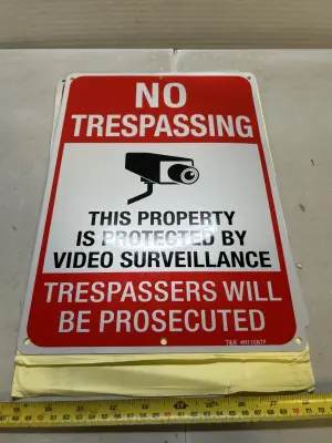 no trespassing signs