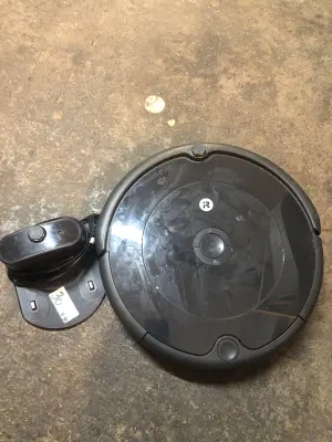 Robot vacuum used as is comes on
